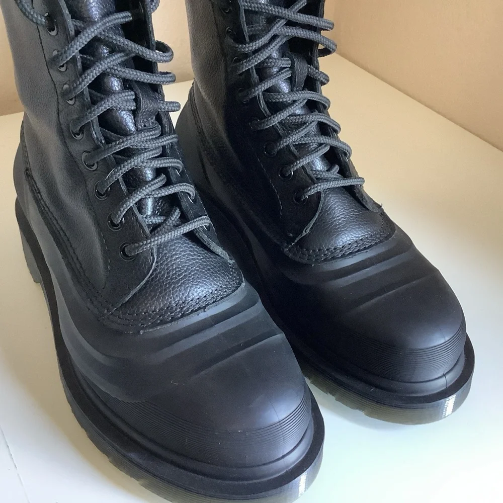 Dr. Martens Boots Women’s US 7, Men’s US 6